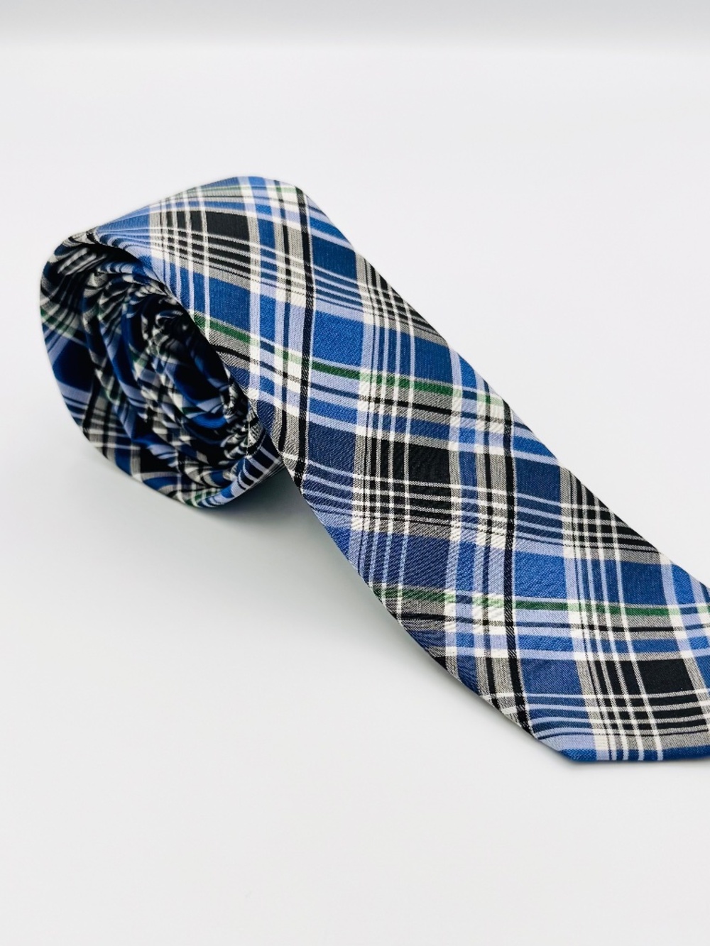 Ben Sherman Tie Men's 57 x 2.5 Handmade 100% Silk Skinny Plaid Blue Black White